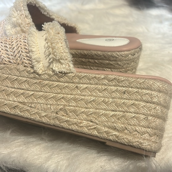 3 fir $20 Boho platform clog mules - size 7.5 - 8 - super comfy - like new - Picture 4 of 6